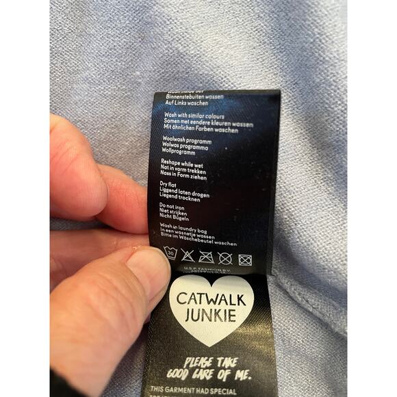 Catwalk Junkie Batwing Sweater - Size M - Very Soft! - Picture 9 of 10